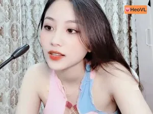 Em kami show thân hình cực nóng bỏng của mình