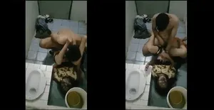 [reup] chơi ghệ say xỉn trong wc quán karaoke