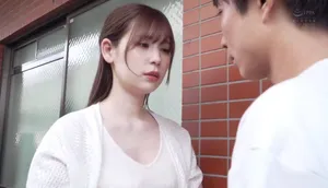 Chồng yêu tẻ nhạt, vợ nhận ra cậu thanh niên nhà sát bên tốt hơn