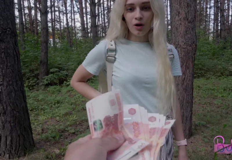 Dùng tiền gạ xoạc cô bạn gái hám tiền ngay trong rừng vắng vẻ