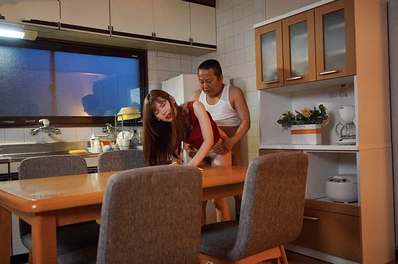 Con gái bị ông xã mới của mẹ địt mỗi ngày, cho dù đã có người yêu